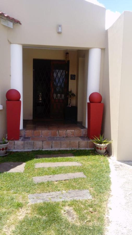 Red Pillars Hotel Port Elizabeth Exterior foto
