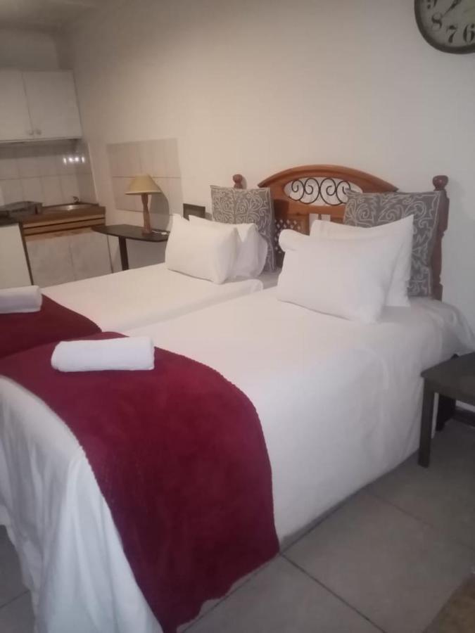 Red Pillars Hotel Port Elizabeth Exterior foto
