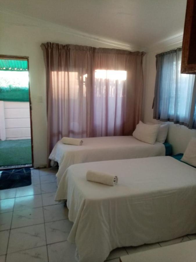 Red Pillars Hotel Port Elizabeth Exterior foto